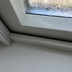 結露はどれぐらいの量で窓拭きが必要なの?